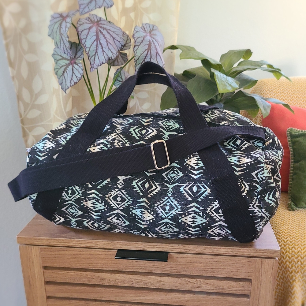 Black & White Canvas Duffle Bag – Aztec/Tribal Print